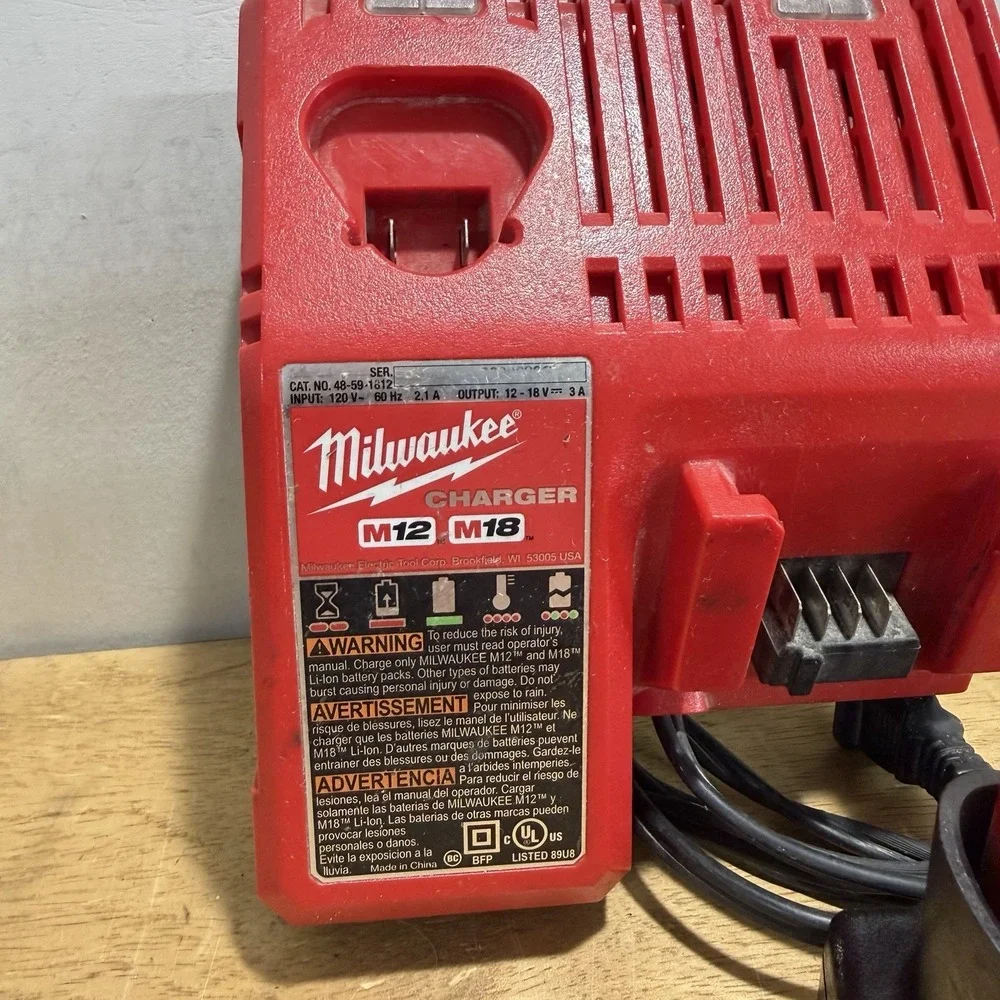 Milwaukee 48-59-1812 M18 & M12 Multi-Volt Battery Charger & M12 Bat (48-59-1812)
